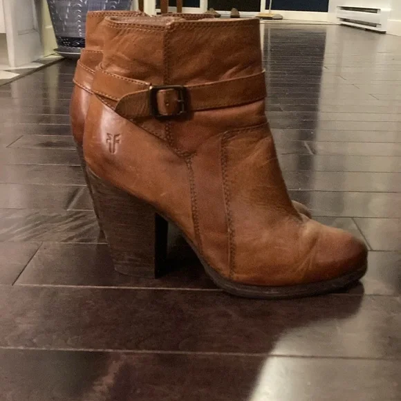 Frye Patty Riding Bootie 7.5 - Picture 8 of 10